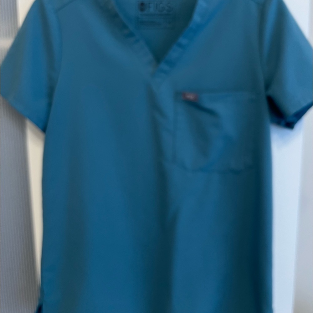 Figs Teal Short Sleeve Scrub Top. One pocket.
